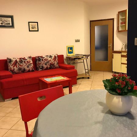 Apartment Pula Center - Near The Central Bus Station Екстериор снимка