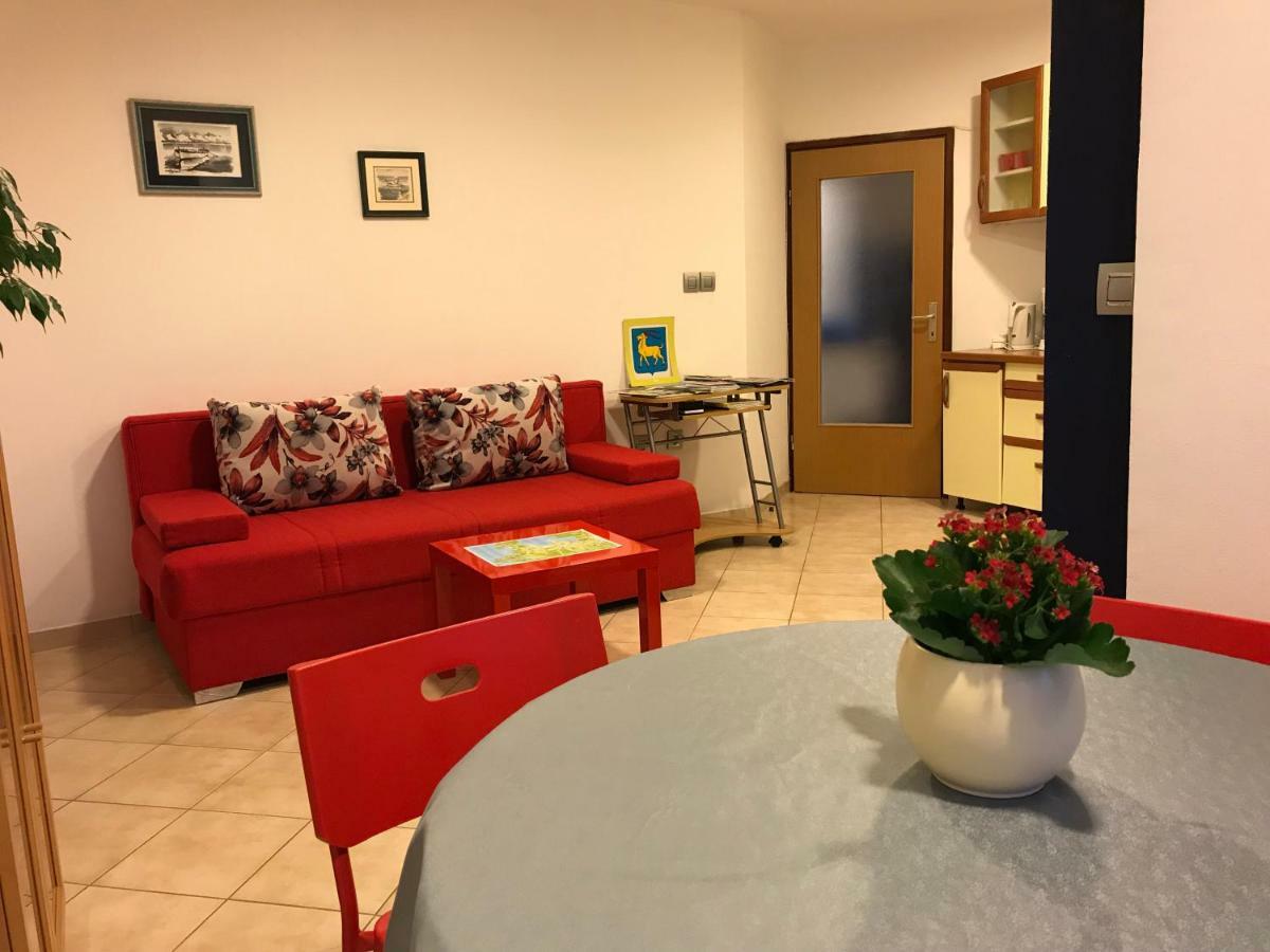 Apartment Pula Center - Near The Central Bus Station Екстериор снимка