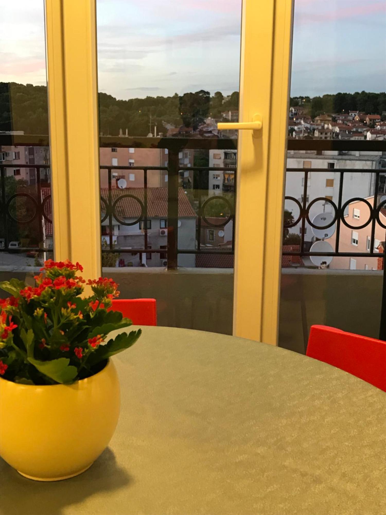 Apartment Pula Center - Near The Central Bus Station Екстериор снимка
