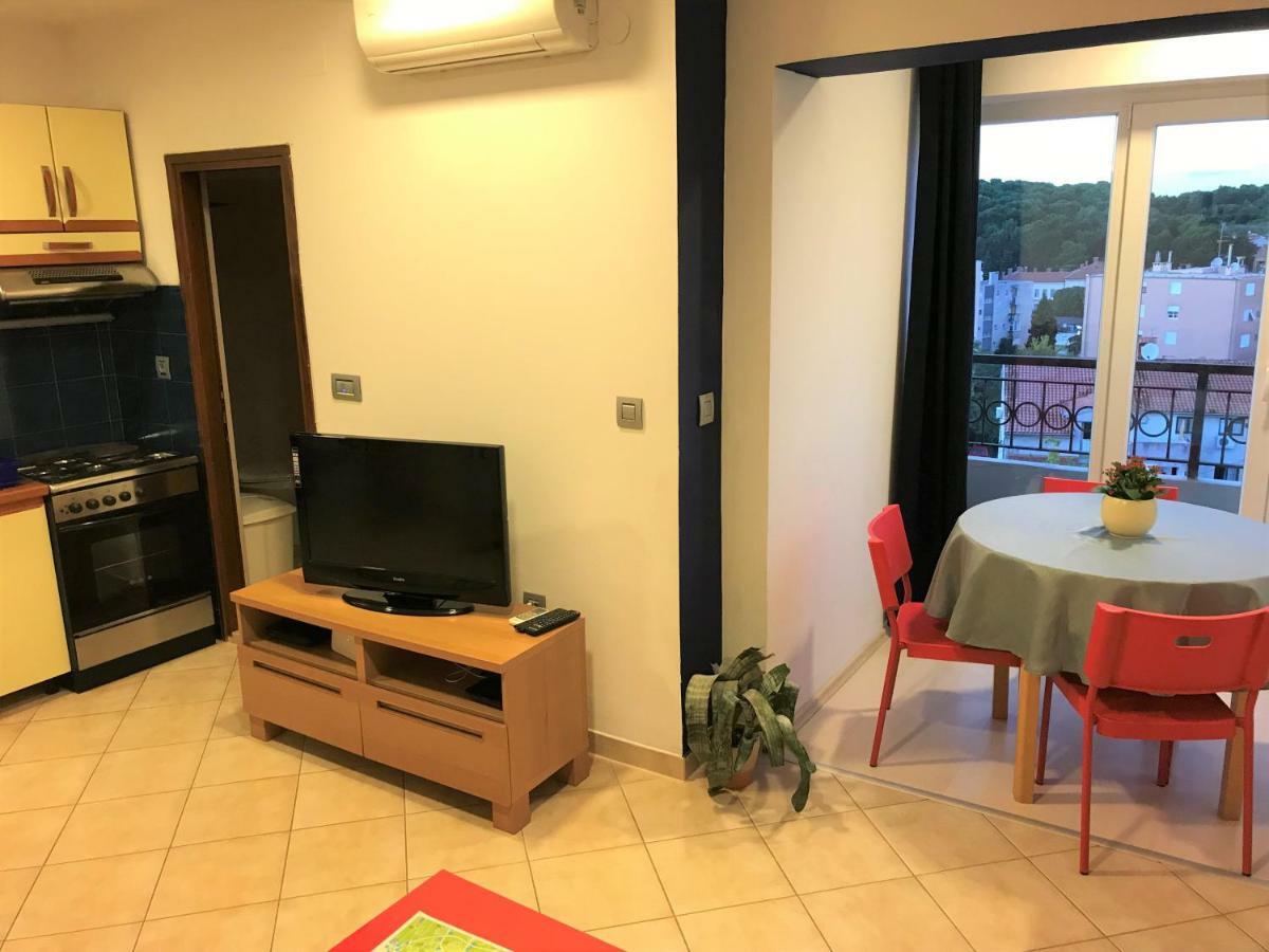Apartment Pula Center - Near The Central Bus Station Екстериор снимка